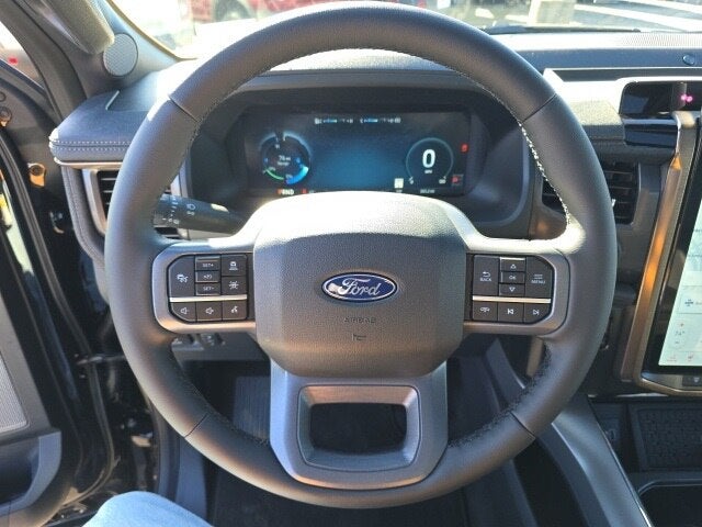 2025 Ford F-150 Lightning Lariat®